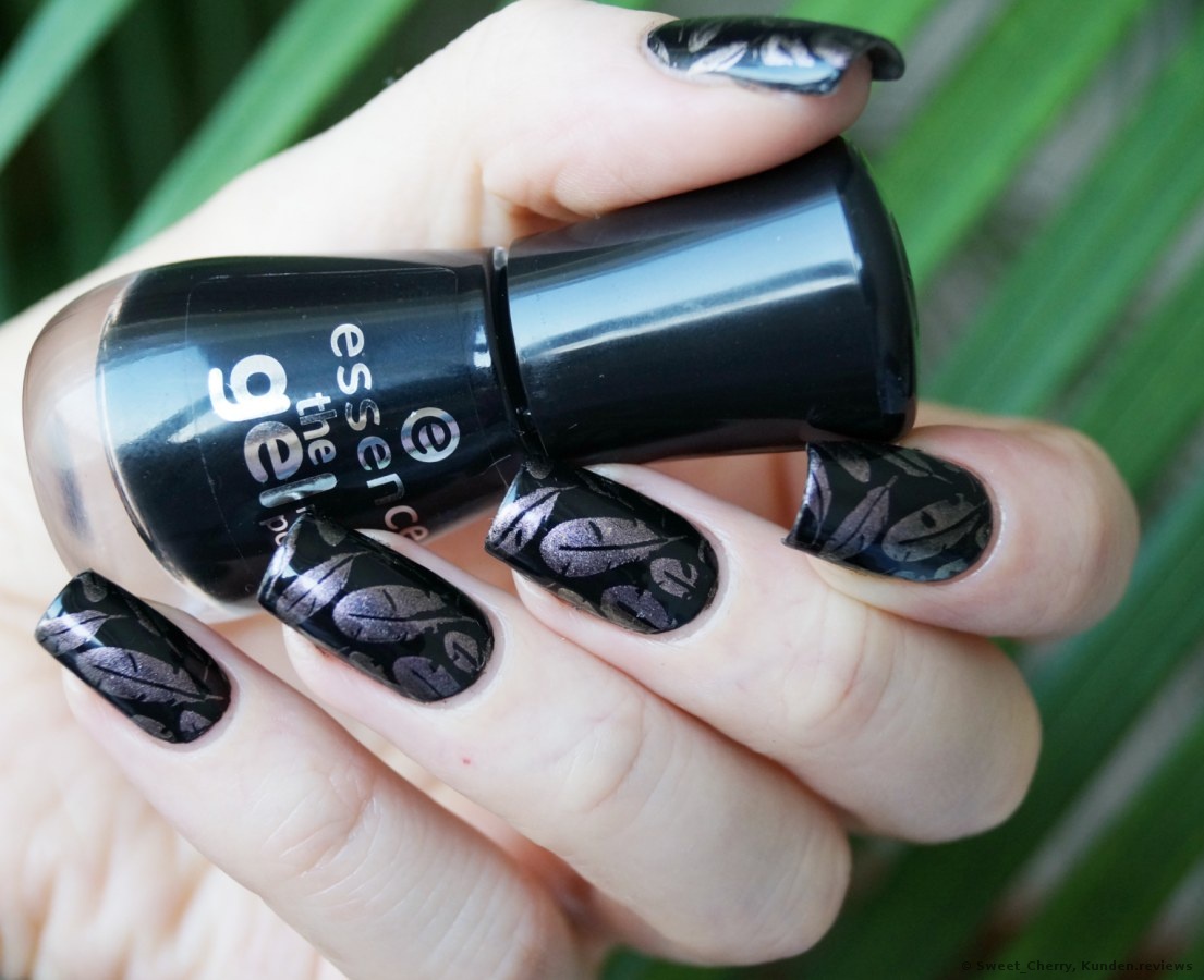 Essence the gel nail polish #46 black is back