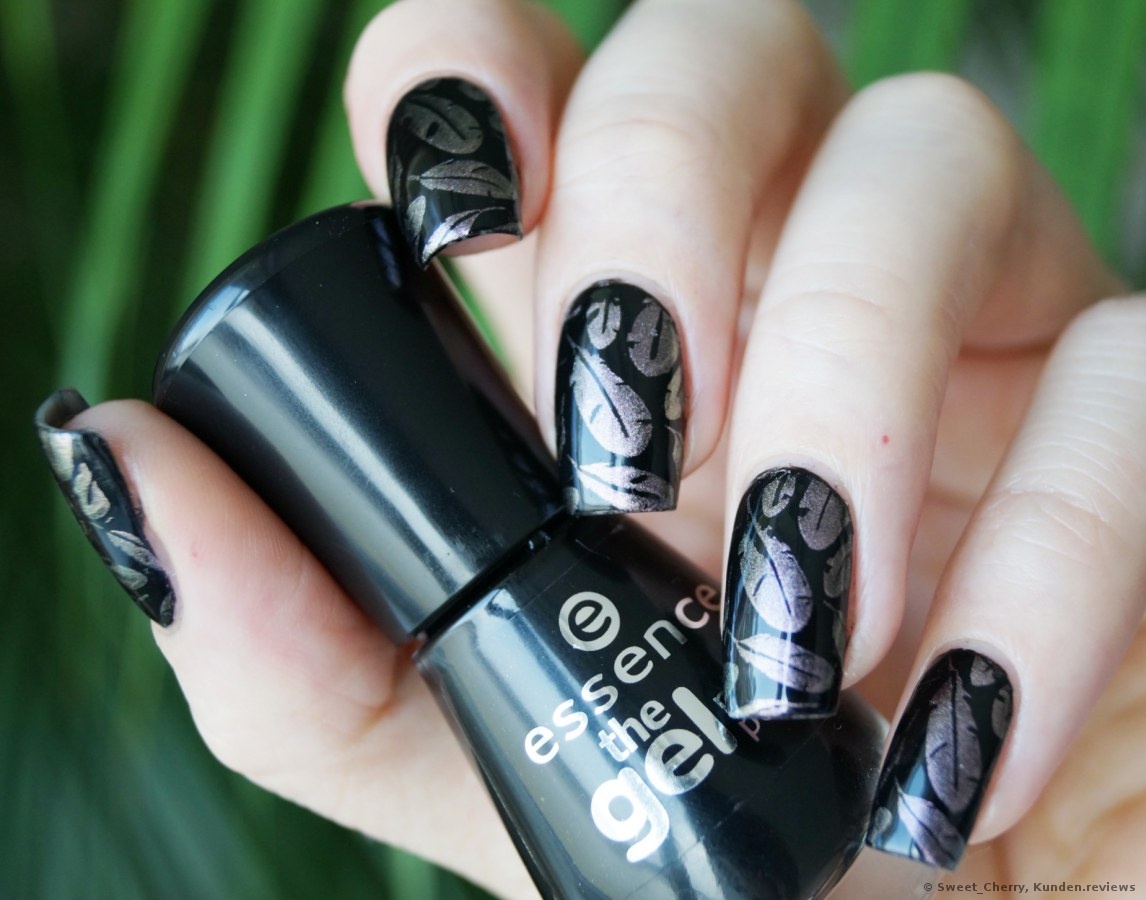 Essence the gel nail polish #46 black is back