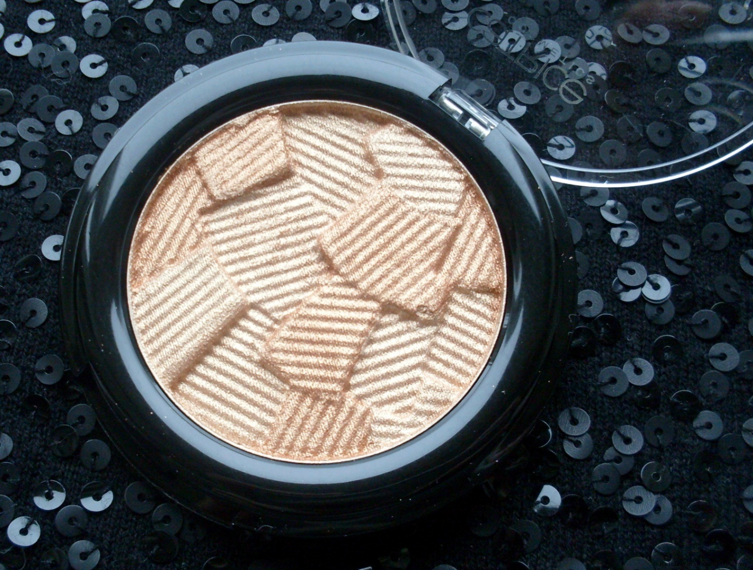 Catrice 3D Glow Highlighter # 030 Warm Embrace