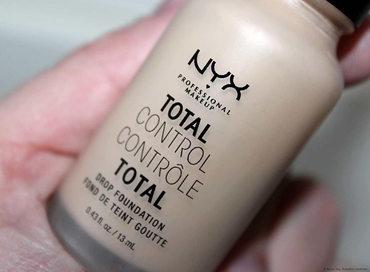 Total Control Drop Foundation von NYX Professional Makeup 