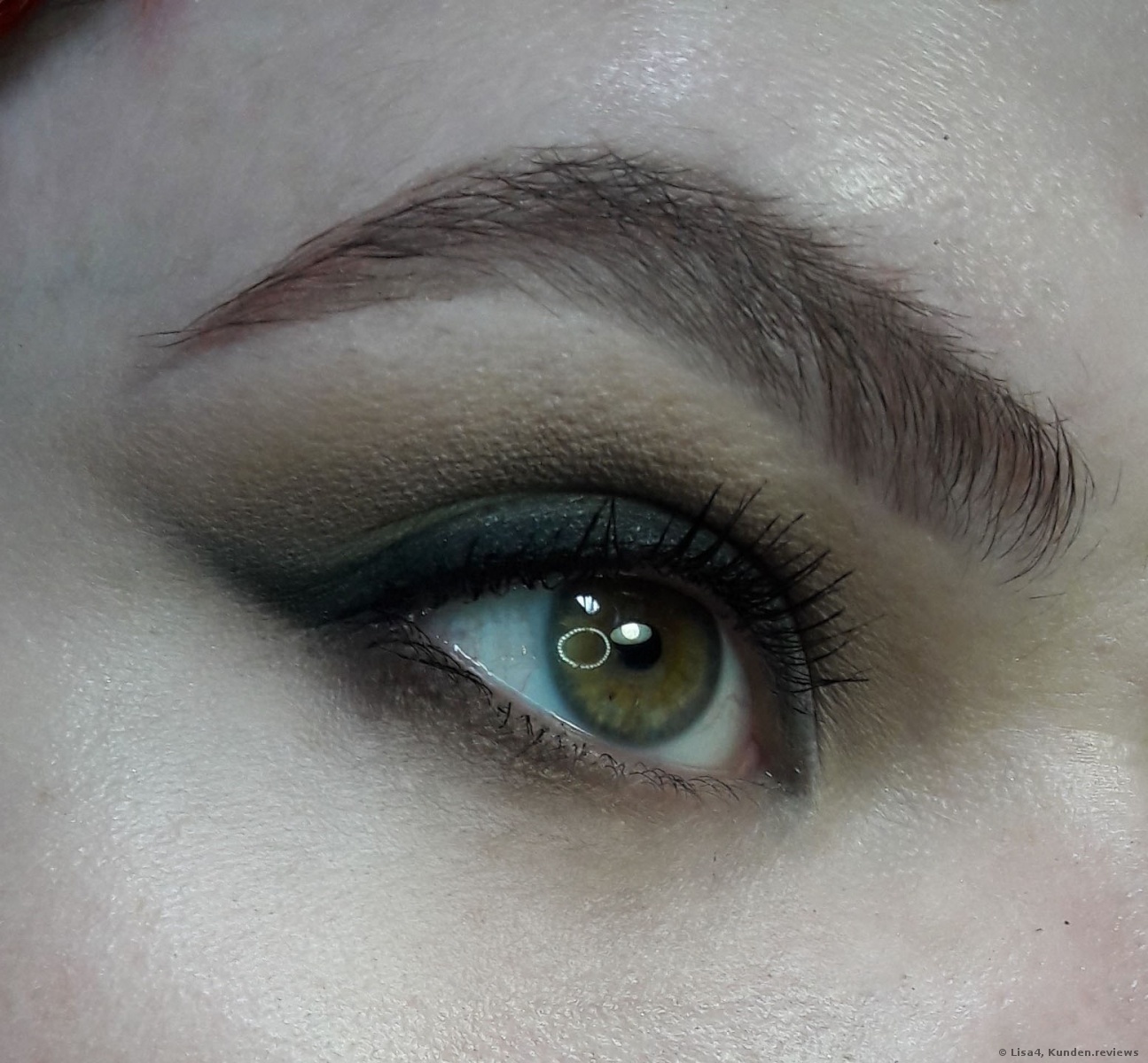 MakeUp Revolution Ultra Eye Contour Palette Light & Shade Künstliche Wimpern Foto