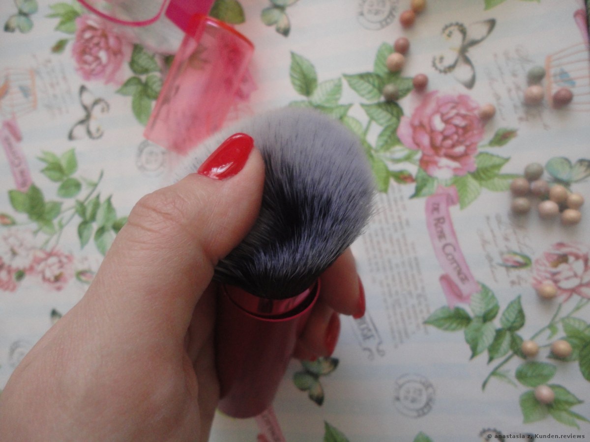 Real Techniques Gesichtspinsel Retractable Kabuki Brush