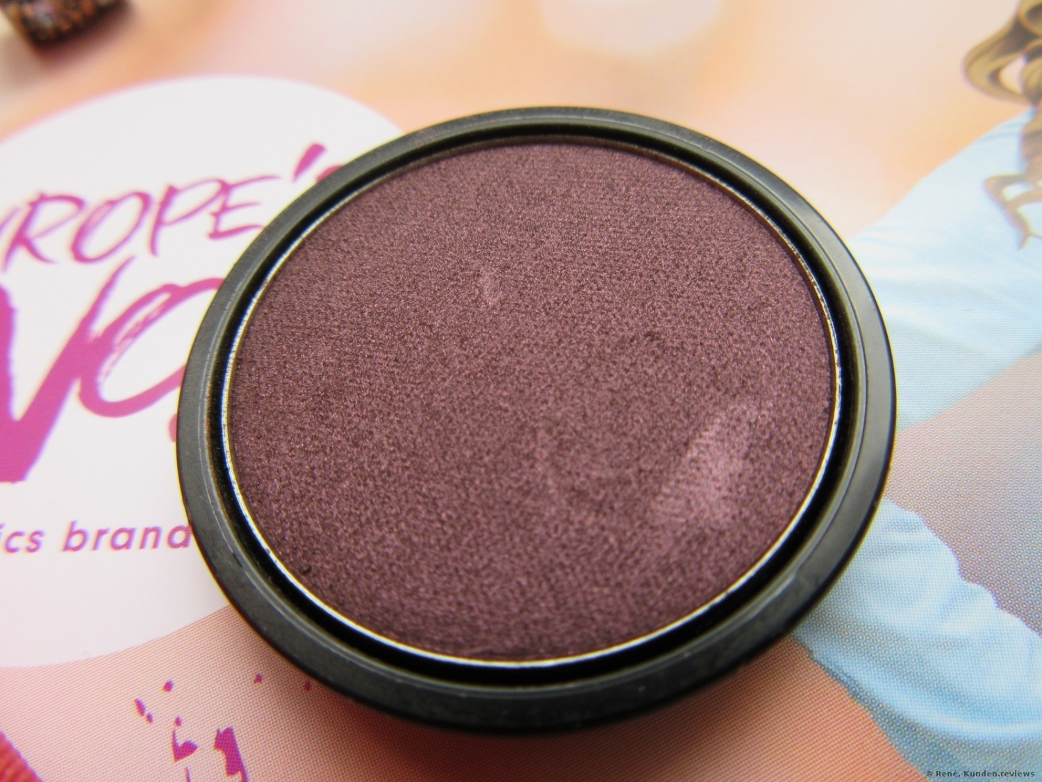  essence My Must Haves Eyeshadow # 18 black as a berry