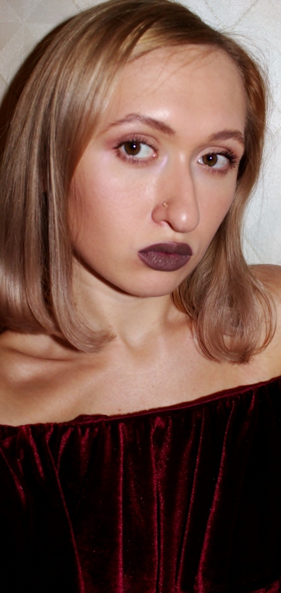 L'Oreal Color Riche X Balmain Lipstick  Lippenstift Foto