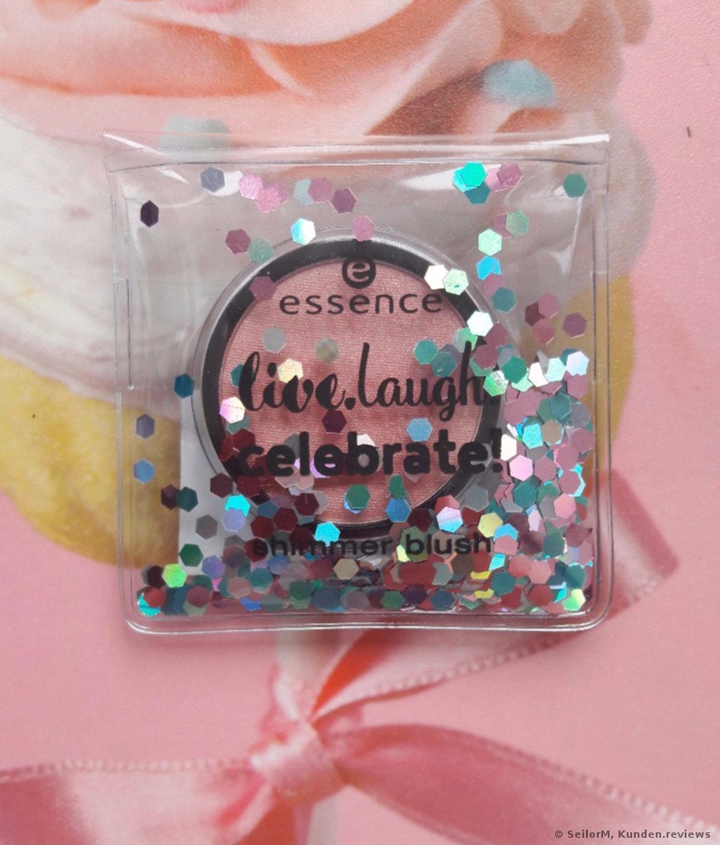 essence - *Live.Laugh.Celebrate* - Shimmer Blush - 01: Rhythm of the night  - in der Verpackung