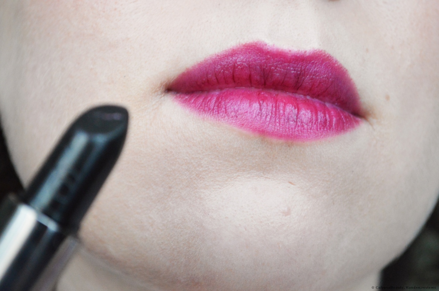 Catrice  Ultimate Dark Lip Glow One Shade Fits All Lippenstift Foto