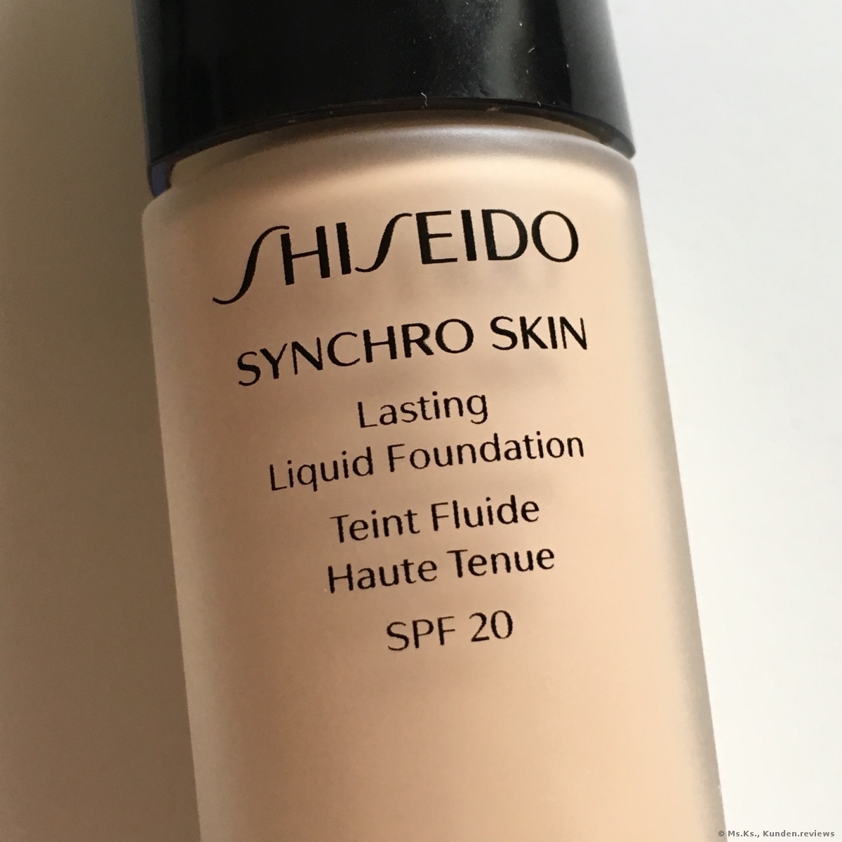 Shiseido Synchro Skin Lasting Liquid SPF 20 Foundation Foto