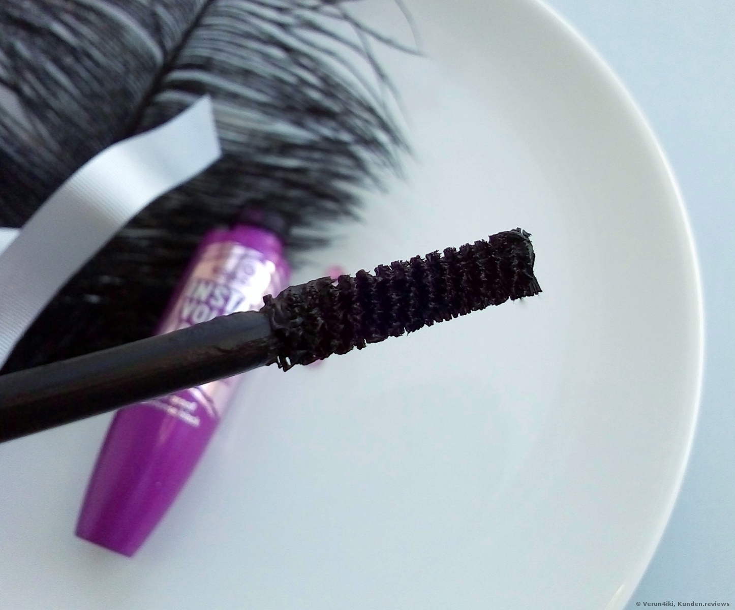 Essence instant volume boost mascara smudge-proof and intense black Foto